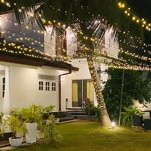 4* Casa de hóspedes White Airport Transit